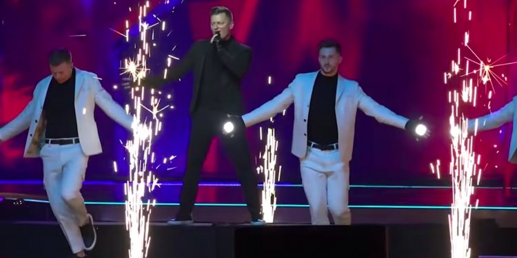 Tak będzie wyglądał występ Rafała Brzozowskiego na Eurowizji. Pokazano nagranie z próby [WIDEO]