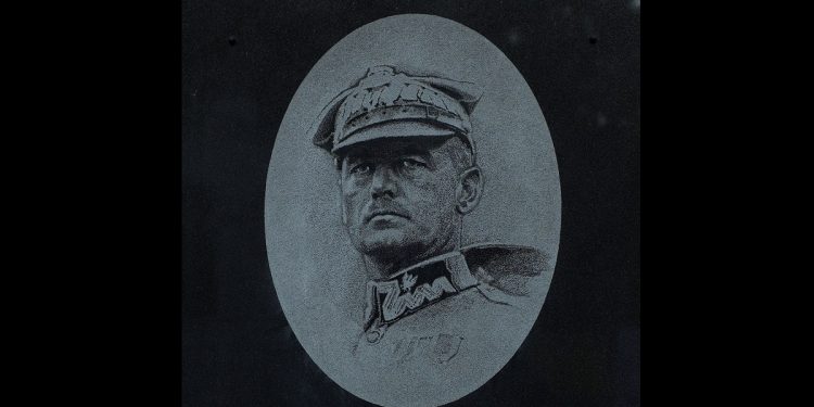 General_Wladyslaw_Sikorski_-_tablica_(Jablonna,_Polska)