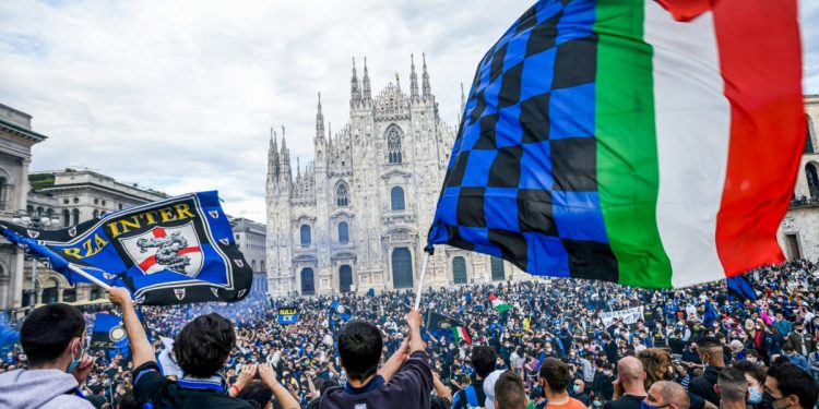 Inter Mediolan mistrzem Włoch! Tłumy na ulicach [FOTO]