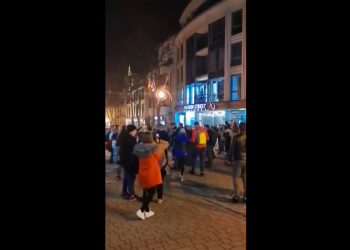 Wielka impreza na Krupówkach. Policjanci nie reagowali? [WIDEO]