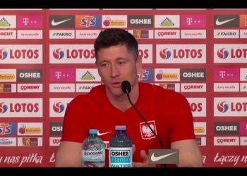 To pytanie zaskoczyło Roberta Lewandowskiego. Unikał odpowiedzi? [WIDEO]