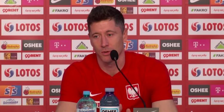 To pytanie zaskoczyło Roberta Lewandowskiego. Unikał odpowiedzi? [WIDEO]