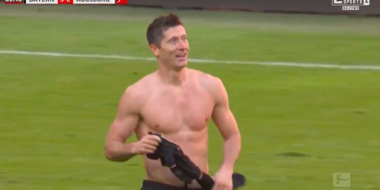 Lewandowski strzela w ostatnich sekundach meczu. Rekord Gerda Muellera pobity! [WIDEO]