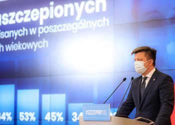 Dworczyk zapowiada pieniądze i nagrody za szczepienia