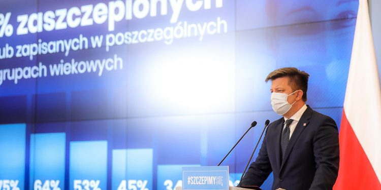 Dworczyk zapowiada pieniądze i nagrody za szczepienia