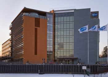 Pfizer musi zapłacić ogromne odszkodowanie. Wszystko przez nietypowe skutki uboczne