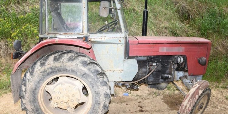 Ciągnik przygniótł mężczyznę. Niestety nie udało się go uratować