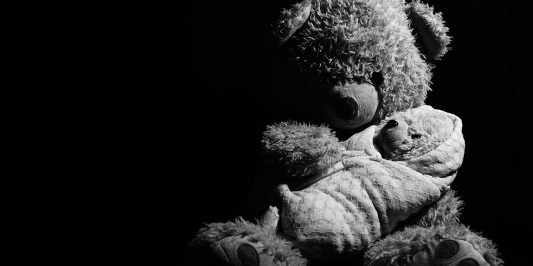 RMF FM: Matka dźgnęła 3-letnią córkę nożem. Dziecko nie żyje