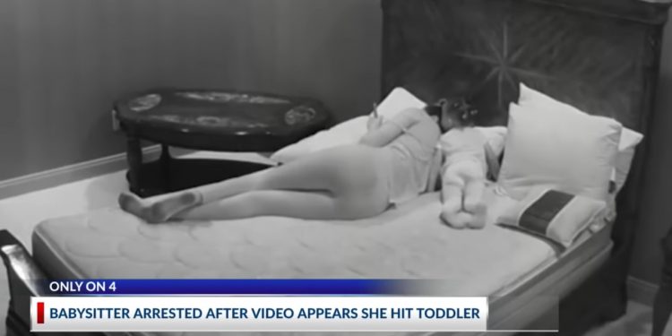 Zachowanie córki zaniepokoiło rodziców. Ukryta kamera ujawniła szokującą prawdę o opiekunce [WIDEO]