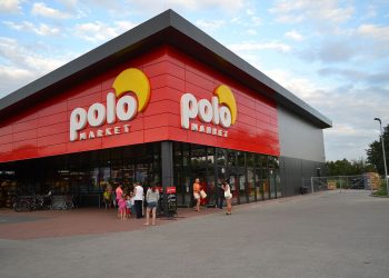 Kolejna sieć sklepów otwarta w niedzielę. Tak ominęli zakaz handlu