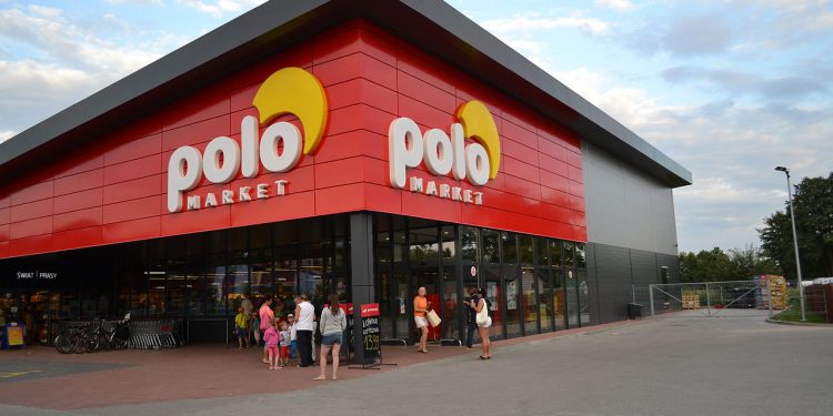 Kolejna sieć sklepów otwarta w niedzielę. Tak ominęli zakaz handlu