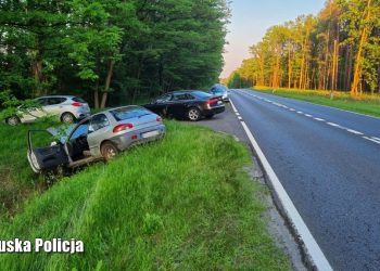 14-latek uciekał samochodem przed policją. Finał w rowie