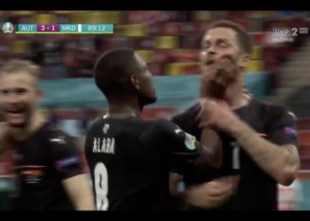 Skandal na Euro. Wyczytano z ruchu warg, co wykrzykiwał piłkarz. Kapitan próbował go powstrzymać [WIDEO]