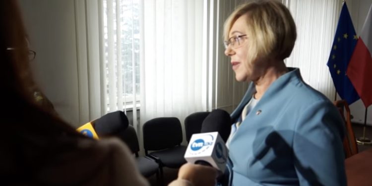 Dzieci na wiecu KOD. Kurator zapowiada; „Wyciągnę konsekwencje”