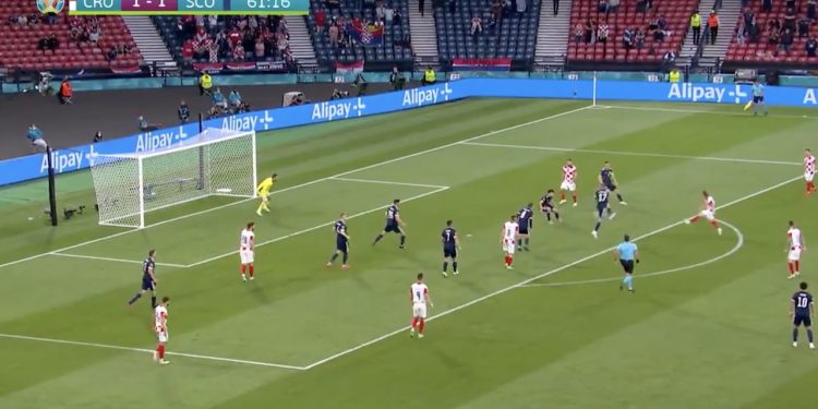 Najpiękniejsza bramka na Euro? Zawodnik podpisał się fantastycznym strzałem! [WIDEO]