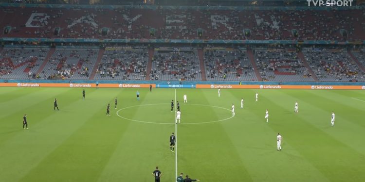 Skandal na Euro. Kibice pokazali obraźliwy transparent, UEFA reaguje