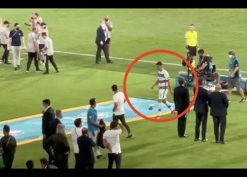 Cristiano Ronaldo znów to zrobił. Kibice krytykują zachowanie Portugalczyka [WIDEO]