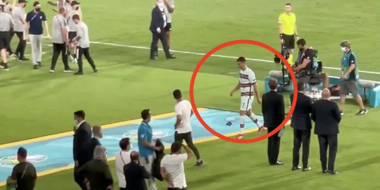 Cristiano Ronaldo znów to zrobił. Kibice krytykują zachowanie Portugalczyka [WIDEO]