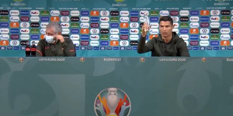 Ronaldo zaskoczył na konferencji prasowej. Poniżył sponsora EURO 2020? [WIDEO]