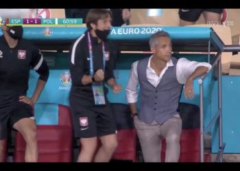 Sztab szaleje, a Sousa niewzruszony. Tak trener zareagował na niewykorzystanego karnego Hiszpanów [WIDEO]