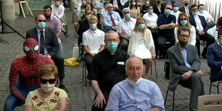 Spiderman pojawił się… na audiencji u papieża Franciszka [WIDEO]