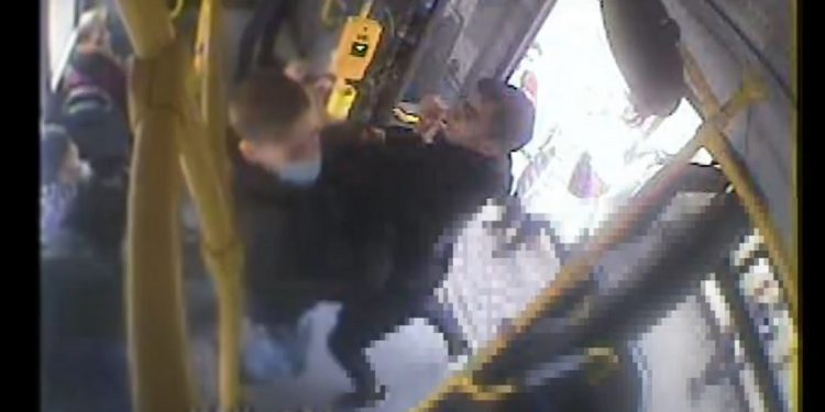 bójka w autobusie