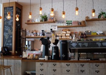 Zwolniono ją z pracy za maseczkę z błyskawicą. „Poczułam gorycz i wściekłość”