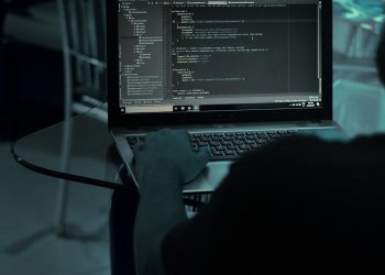 Żaryn wskazał, kto stał za cyberatakiem na Polskę. Powiązani z Rosją?