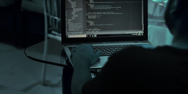 Żaryn wskazał, kto stał za cyberatakiem na Polskę. Powiązani z Rosją?