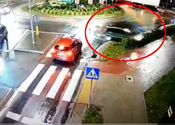 Pijany kierowca i rondo? Musiało się tak skończyć [WIDEO]