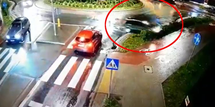 Pijany kierowca i rondo? Musiało się tak skończyć [WIDEO]