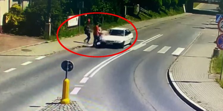 Potrącił na pasach kobietę. Nagranie ku przestrodze! [WIDEO]