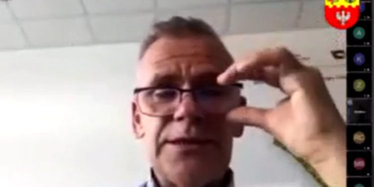 Radny ze Zgierza nie wyłączył mikrofonu. Wybuchł skandal!