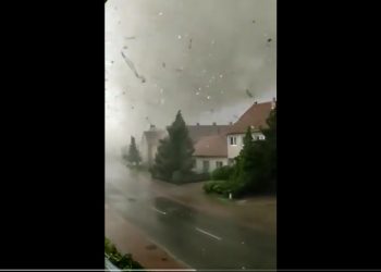 Tornado w Czechach. Wstrząsające nagrania pokazują siłę żywiołu [WIDEO]