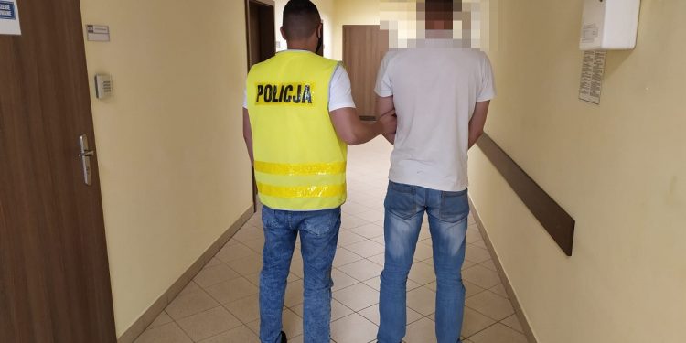 Ukradł zakupy i pobił mężczyznę pod sklepem