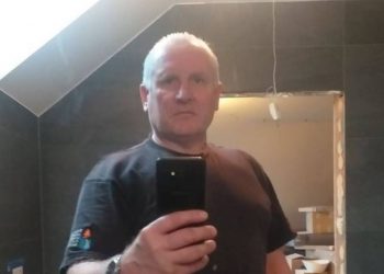 W domu znaleziono ciała rodziców i ich syna. Policja szuka 52-latka podejrzewanego o zbrodnię