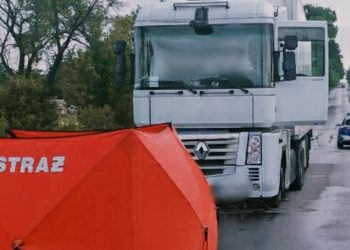 84-latek zginął pod kołami tira. Tragiczny wypadek