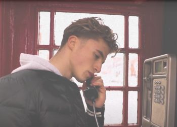 Kibic wtargnął na murawę podczas finału Euro. To znany piosenkarz! [WIDEO]