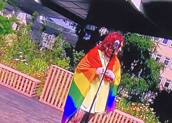 Wsparła społeczność LGBT na antenie TVP. Nie mogli przerwać jej występu [WIDEO]