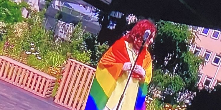 Wsparła społeczność LGBT na antenie TVP. Nie mogli przerwać jej występu [WIDEO]