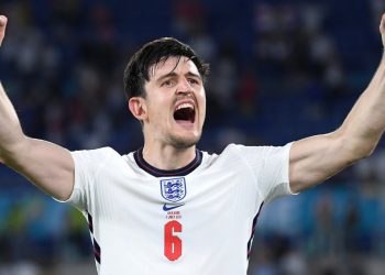 Ojciec Harry’ego Maguire’a pobity w zamieszkach przed finałem. Popękane żebra