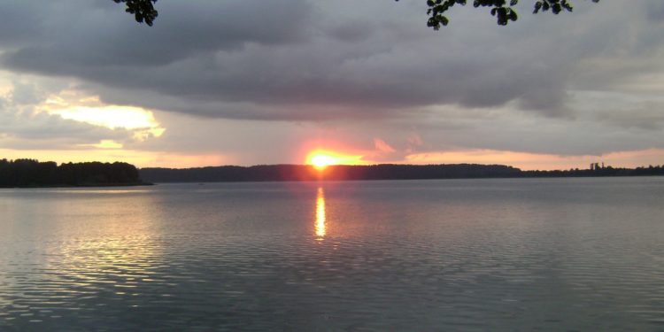 Utonęli w jeziorze na Mazurach. Nastolatków nie udało się uratować