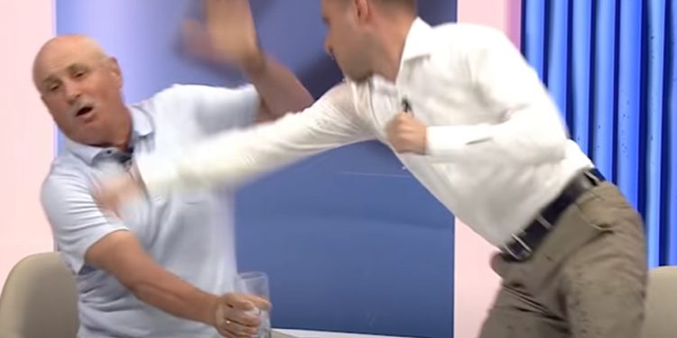 Bójka w telewizji w Mołdawii. Rozmówcy nie wytrzymali [WIDEO]