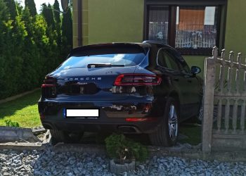 Potrąciła wnuczkę podczas parkowania porsche