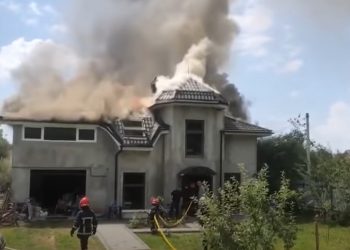 Samolot spadł na dom! Nie żyją cztery osoby [WIDEO]