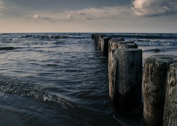 Tragedia we Władysławowie. 21-latek wszedł do morza i utonął