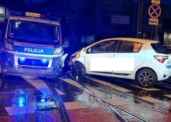 Staranował radiowóz. 22-latek był pod wpływem narkotyków i nie miał prawa jazdy