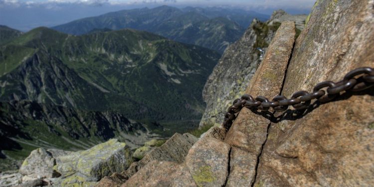 Zwłoki turysty znalezione w Tatrach. Nieoficjalnie: to 20-letni mężczyzna