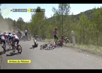 Kolejna kraksa w Tour de France. Polak trafił do szpitala [WIDEO]