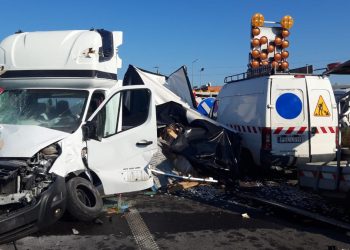 Wypadek na S11. Bus staranował pracowników drogowych. Są ofiary